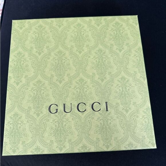 Brand new Gucci Cream Baby Set with Blue and Yellow Accents 3pcs - Picture 9 of 10